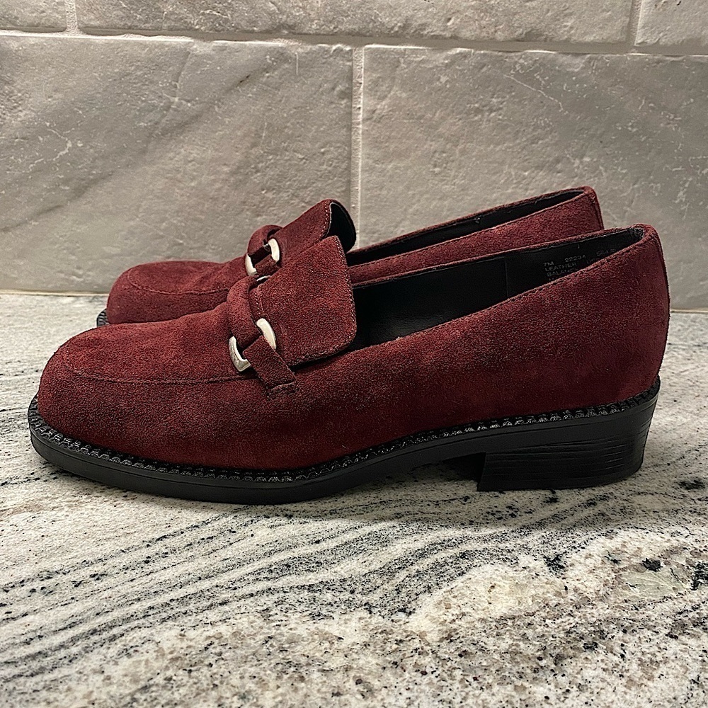 Apostrophe women's size 7M chunky suede leather slip on shoe loafers